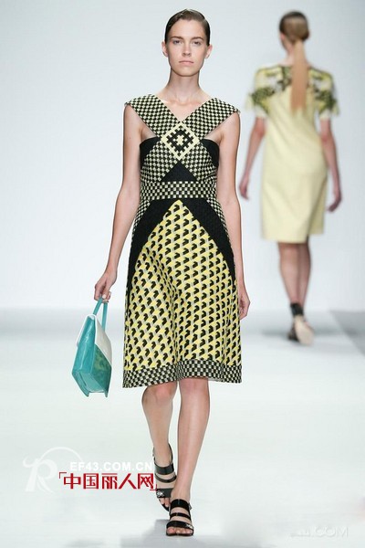 伦敦时装周秀场直击  Holly Fulton 2015春夏系列新品赏析