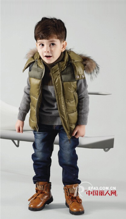 儿童马甲配什么衣服 灰色卫衣配什么颜色马甲