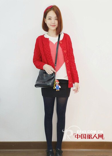 国庆出游怎么搭配?毛衣混搭穿出秋天的气息 让你美到窒息