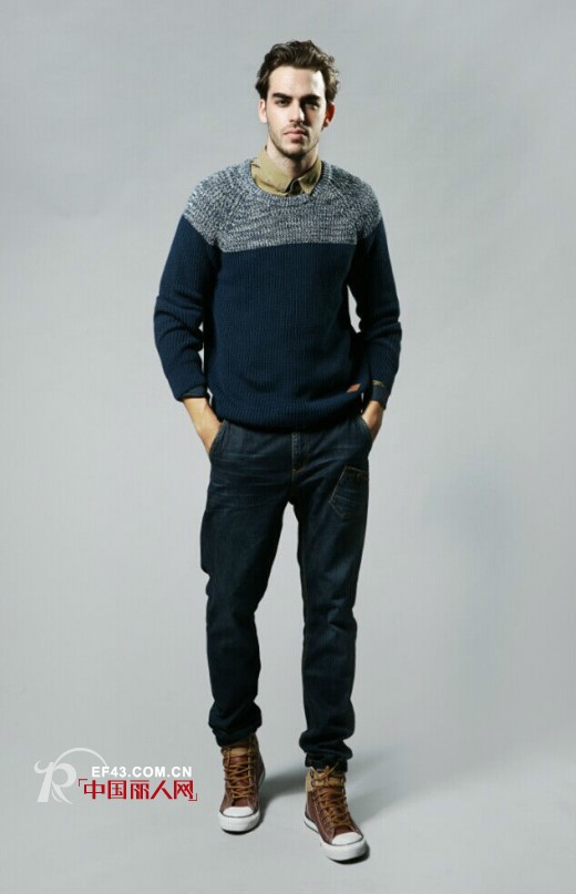 男式针织毛衣怎么搭配?鲜亮的颜色毛衣男生穿好看吗?