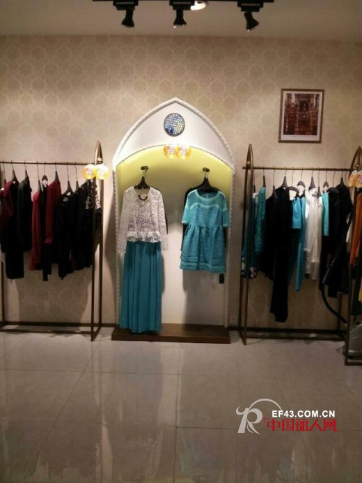 热烈祝贺迪斯廷.凯女装景德镇金鼎百货正式开业