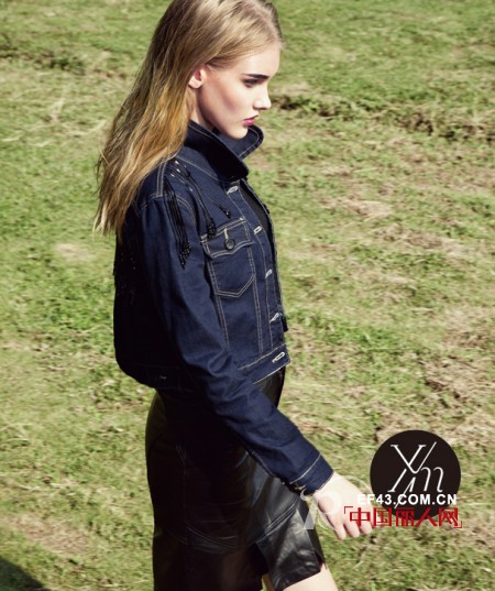 秋季牛仔衣怎么搭配比较个性 个性牛仔衣搭配