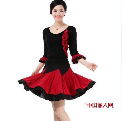 中老年广场舞连衣裙有哪些?  中老年跳广场舞时适合穿的裙装推荐