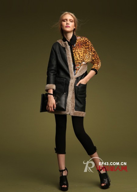 豹纹衬衫搭配大衣 皮质大衣搭配