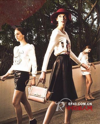 黑色皮裙搭配什么上衣?秋冬季穿黑色皮短裙怎么搭配?