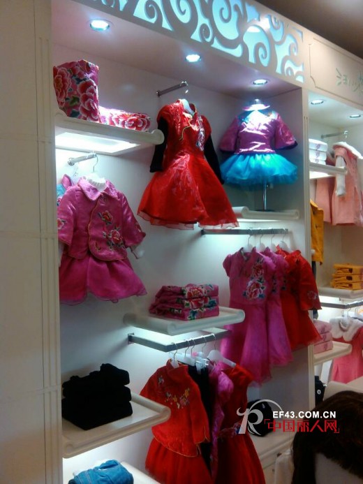 汪小荷专柜陈列 上海宝大祥南京路店汪小荷专柜开业