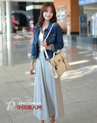 牛仔外套+长裙时尚街拍  刚柔并济混搭风才最迷人