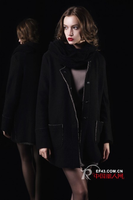 露背连衣裙怎么搭配 露背装配什么外套