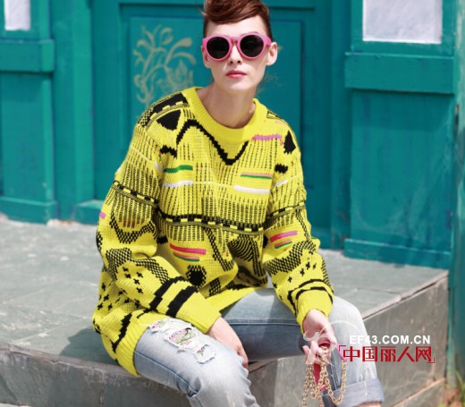 初秋女神这样穿 时尚套头毛衣混搭出百变造型