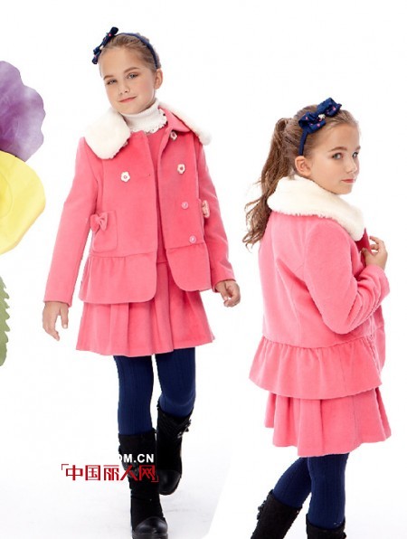 粉色连衣裙配粉色外套 粉色连衣裙适合配什么颜色外套