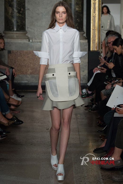 宝姿Ports 1961品牌女装亮相2015春夏米兰时装周 刘雯领衔宝姿Ports 1961米兰时装周秀场