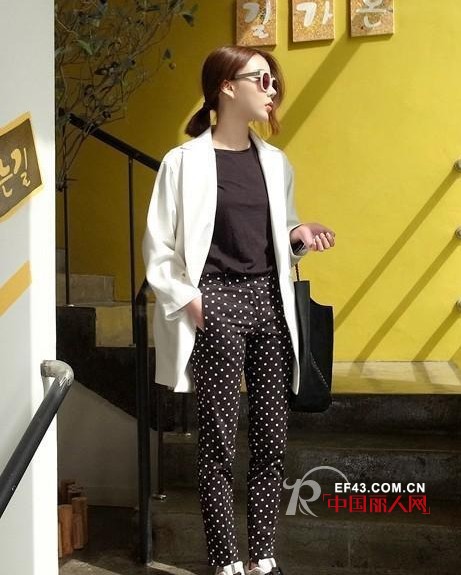 秋意正浓跳跃的波点装点你的美丽 波点服装搭配