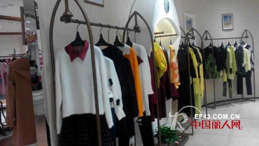 热烈祝贺迪斯廷.凯女装河南漯河丹尼斯百货正式营业