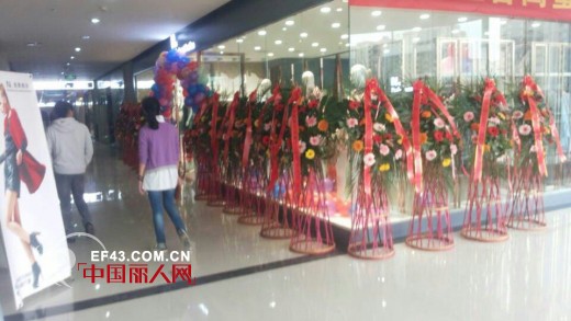 完美组合女装贵阳,湘阴,正定三店齐开业