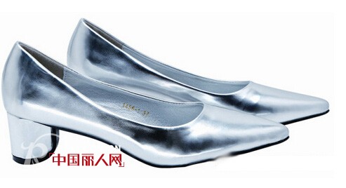 夏末初秋穿什么鞋子好  尖头鞋适合什么样的脚型