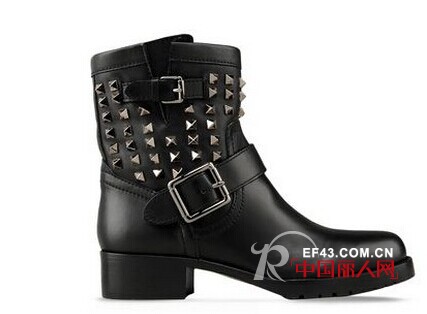 铆钉当道!华伦天奴新款短靴机车靴