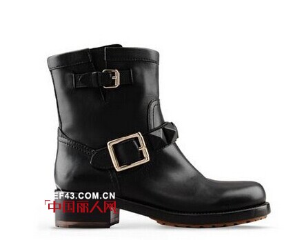 铆钉当道!华伦天奴新款短靴机车靴