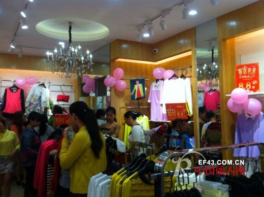 城市衣柜重庆双桥店开业  热闹走秀high翻全场