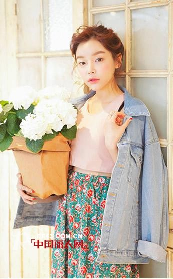 牛仔外套怎么搭配好看?秋季牛仔外套怎么混搭更时尚