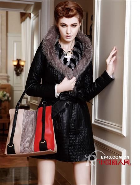 什么外套既保暖又能穿出好身材呢?今年冬天流行穿什么款式的外套?