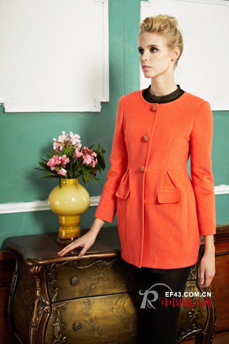 绿色呢子外套搭配 秋冬流行什么颜色呢子