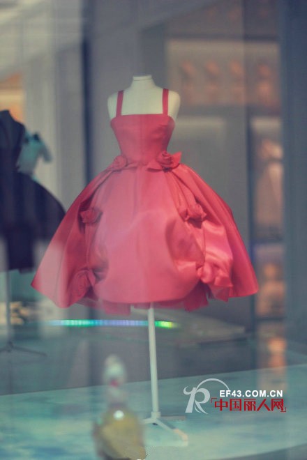 重要场合礼服搭配 盛装出席晚宴服装