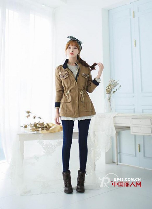 风衣怎么穿更有型 秋冬时装风衣搭配