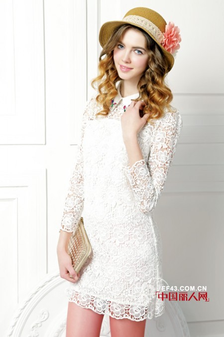 秋分时节穿搭如何走上“正轨” 修身长袖衫搭配丝袜