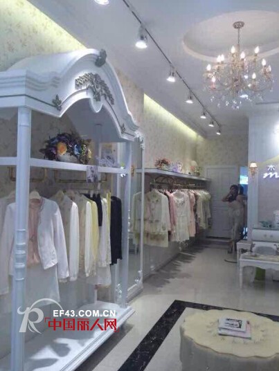 恭贺木帛女装江西景德镇专卖店盛大开业