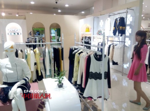 祝贺丹诗格尔河南洛阳大商新玛特店盛大开业