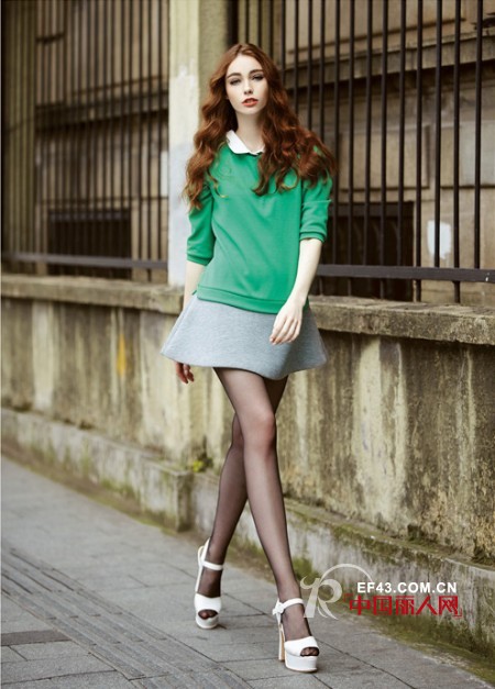 绿色卫衣搭配什么裙子 绿色配什么颜色好看 学生装搭配