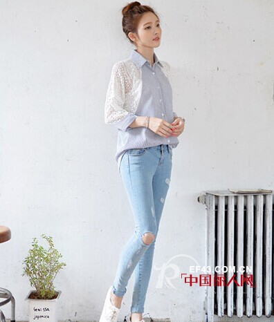 宽松衬衫+紧身裤  秋日穿出大长腿