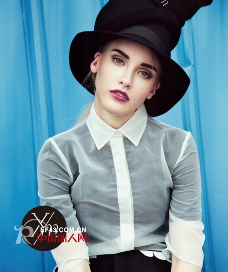 白色衬衫搭配什么裤子 欧根纱衬衫怎么搭配