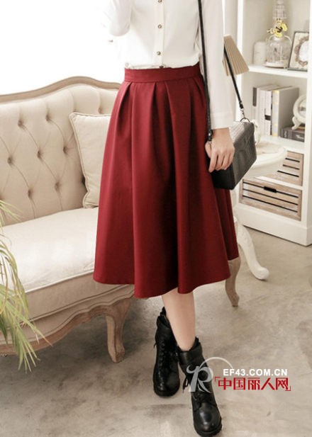 百褶长裙搭配 秋季适合穿什么颜色裙子