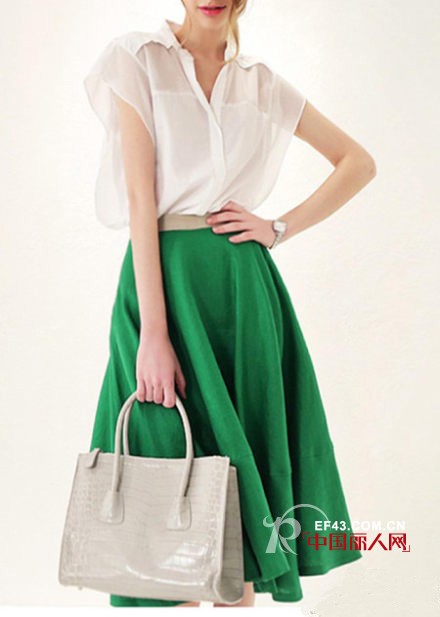 百褶长裙搭配 秋季适合穿什么颜色裙子