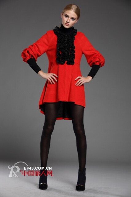 红色搭配什么颜色最好看