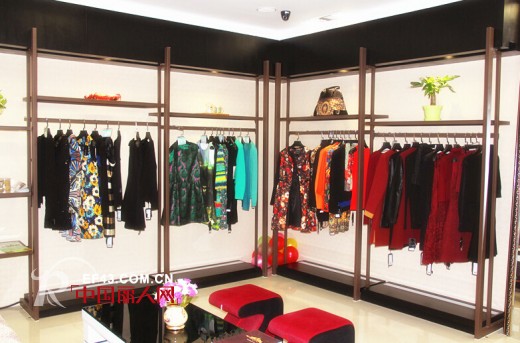 新店BERNIEELEN伯妮斯茵元氏县新店开业