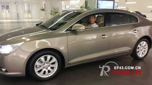 图案女装奖励员工豪华轿车 优秀人才机制致胜品牌飞速发展