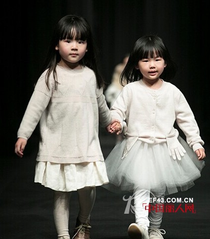 童装世界的精灵!看JNBY童装的金秋时尚风