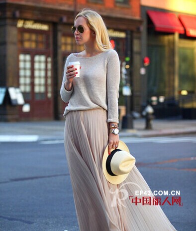 针织衫+长裙时尚街拍  秋日也要仙气十足