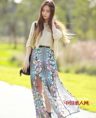 针织衫+长裙时尚街拍  秋日也要仙气十足