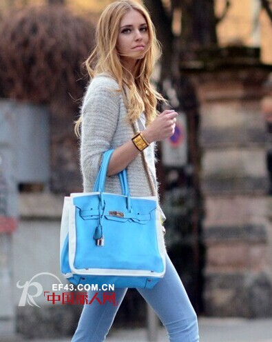 秋日出街要吸睛? 亮色系包包轻松帮你秒杀菲林