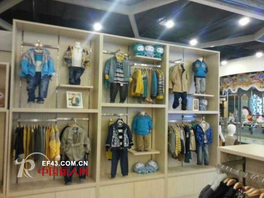 热烈祝贺“欣薇尔”广汉华地百货店今日隆重开业