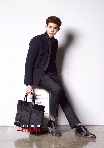 李钟硕十月杂志大片 风衣型男魅惑
