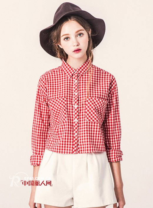 秋天什么款式的服装更受大家的喜欢?格纹系列服装搭配让你变身俏女郎