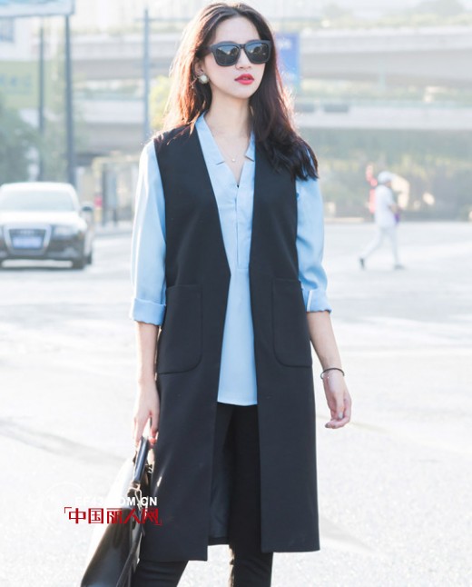 秋天女士长款马甲搭配 塑造出不一样的风格