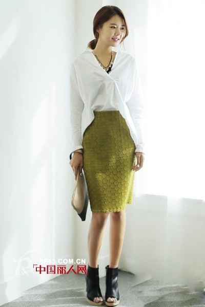 衬衫与半身裙搭配 衬衫搭配哪种半身裙好看