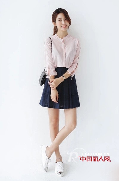衬衫与半身裙搭配 衬衫搭配哪种半身裙好看