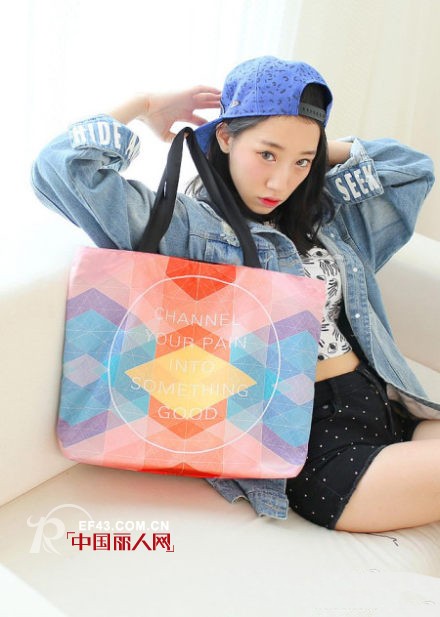 推荐实用点的包 大包适合配什么衣服