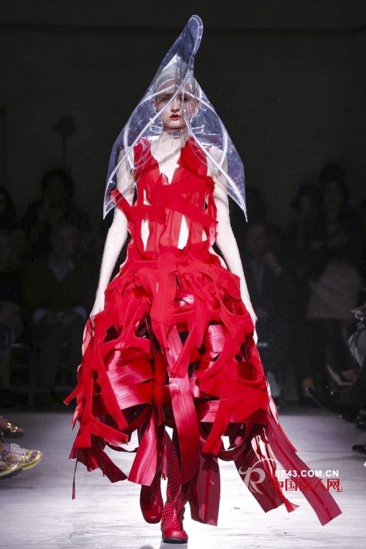 秀场风采:COMME des GARCONS发布2015春夏系列
